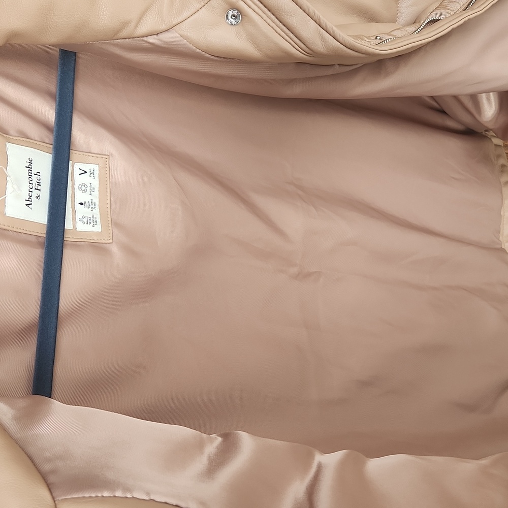 Abercrombie & Fitch Beige Puffer Vest - Picture 7 of 7